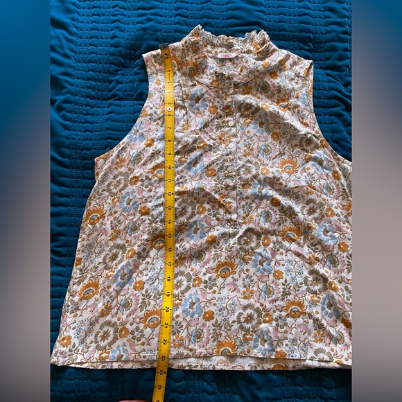 EUC Like New Faherty Floral Faith Sleeveless Blouse - Picture 4 of 10
